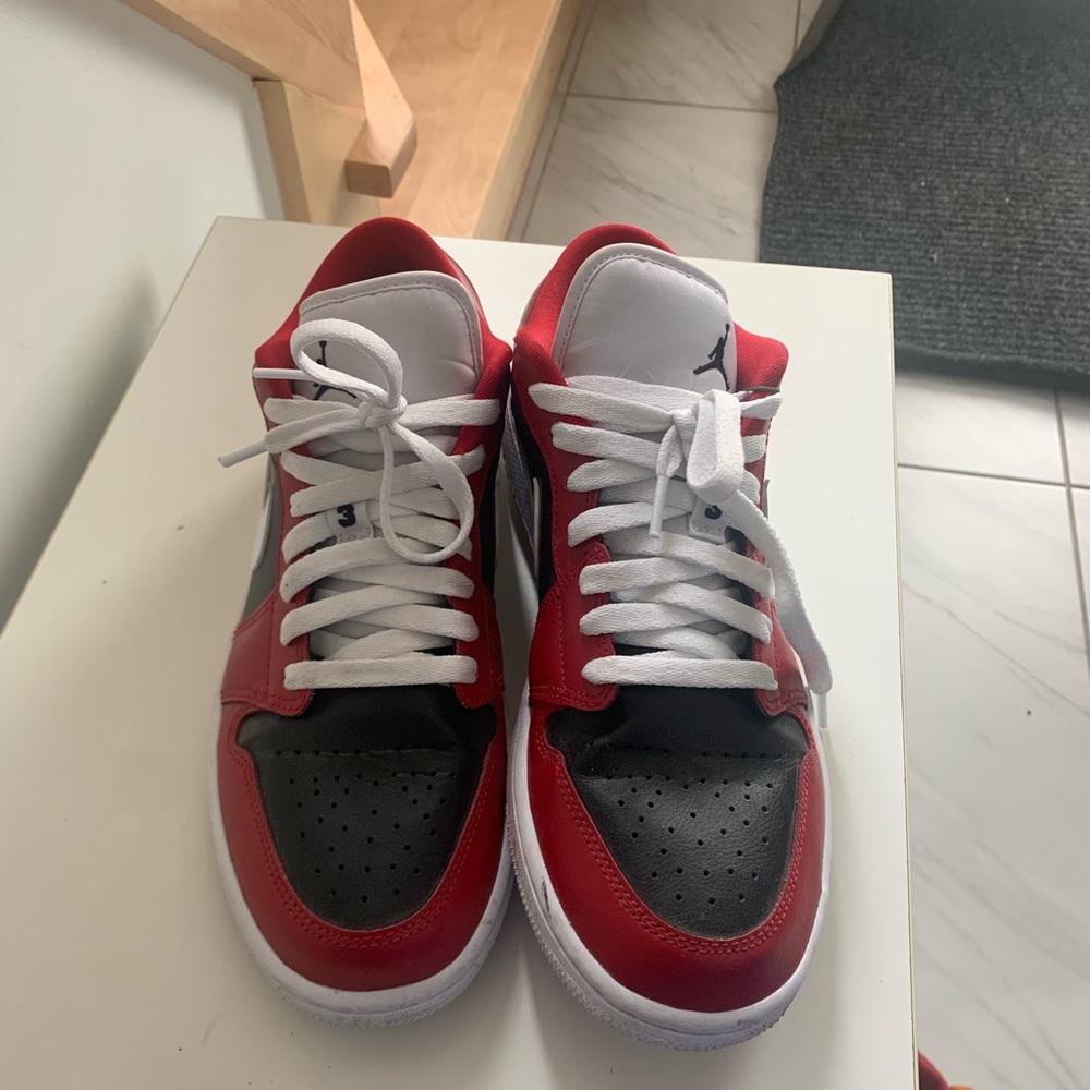 Jordan 1 - Picture 2 of 4
